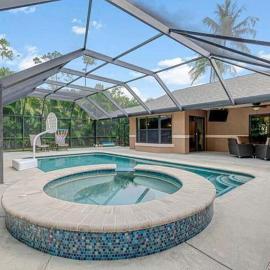 Elegant, 4 BDR house with a pool and BBQ, hotel di Wellington