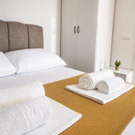Apartmani Morѐll 1: Novalja şehrinde bir otel