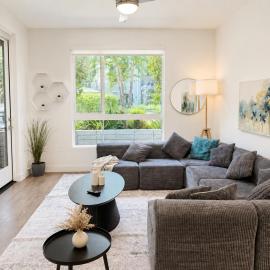 Charming 2BR Retreat Pool Gym 10min to Disneyland