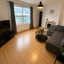 Modern Cozy Flat Near City Centre, hotel in Watford West Station
