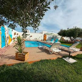 Dar Fatima Luxury Villa with Private Pool Djerba, hotel em Arkou