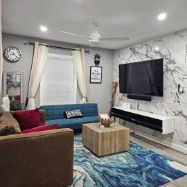 Cozy 2B Home in Delmar Loop with Newly Renov Bathroom, hotel i University City