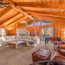 Modern Cabin Slps 7 with Games and on the resort!, viešbutis mieste McGaheysville