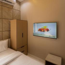 Tiny Studio Apartment with Pool and gym