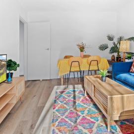 Bright 1-Bed Retreat in Kingsville، فندق في Seddon