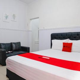 RedDoorz Plus near STIE YKPN