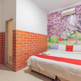 RedDoorz @ Jalan Krakatau Medan