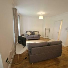 Spacious Bright Modern Apt With Garden