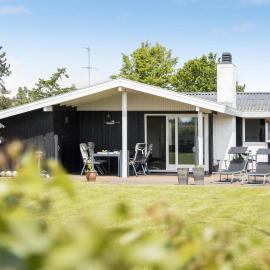 3 Bedroom Lovely Home In Otterup, hotel in Otterup