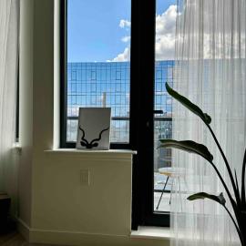 CONVENIENT SPACIOUS BRIGHT NEW MODERN PENTHOUSE 3BR2BA BALCONY APt, hotel en Brooklyn