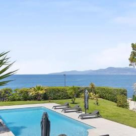 Villa with stunning sea views on prestigious area、アンティーブのホテル
