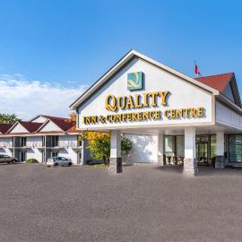 Quality Inn & Conference Centre، فندق في أوريليا