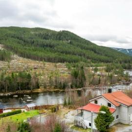 Riverside rooms, apartments, cabins: Gol şehrinde bir otel