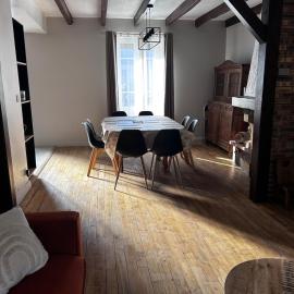 Maison familiale avec charme auvergnat, hotel a Lafeuillade-en-Vézie