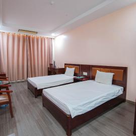 Khách sạn Vân Long, hotel i Quang Hanh