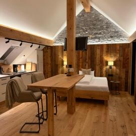 Freihof Loft Apartments 1783, hotel u gradu Longuich