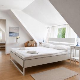 Zimmer im Bauernhaus 2 min vom Strand, hotelli kohteessa Sarbinowo