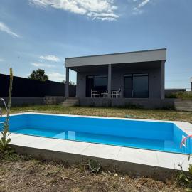Mountain view modern house, pool and terrace, hotel a Ashtarak