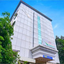 FabHotel Golden Emerald