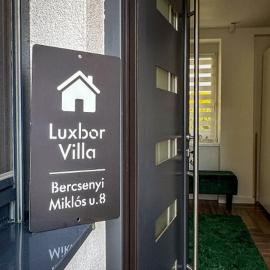 Luxbor Villa, hotel in Eger