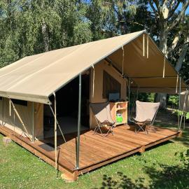 Camping Onlycamp les etangs, hotel in La Richardais