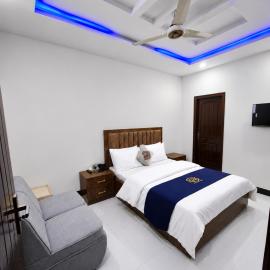 Abo Khalid Hotel swat by EasyCozy, hotell i Mingora