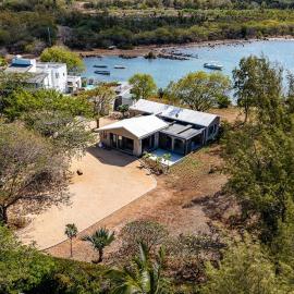 Blue Zebra - Private Beachfront Compound
