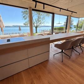 LAKE Villa Qbify - private lakeside living - eigener Strand, hotell i Überlingen