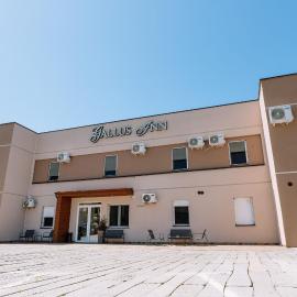 Gallus Inn, hotel a Aleksinac