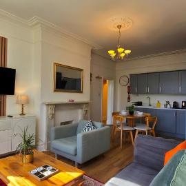 Chic Salisbury City Centre 2-Bedroom Serviced Accommodation-Apartment, Near Train station - Tirgo Collection, hotel en Salisbury