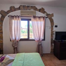 Secluded Garden Studio, hótel í Tala