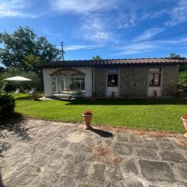 Lodge Pian dei Poggiolini Circuito Mugello، فندق في Cerliano