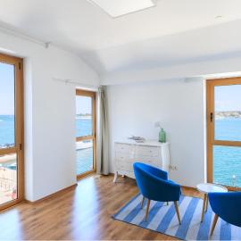 Umag seafront seaview center apartments old town 1,2,3,4 by Rentistra, hotel in Umag