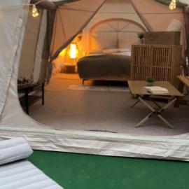 Romantisches Glamping Zelt auf Rügen - Übernachten mitten im Kiefernwald - nur 100m bis zum Strand - Ideal für Paare und kleine Familien - Zelt Nr 1: Dranske şehrinde bir otel