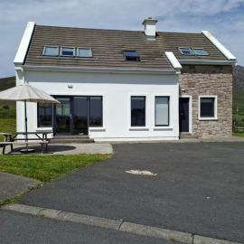 Keel Bay Holiday Homes، فندق في اتشيل