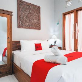 RedDoorz near Mertasari Beach 2