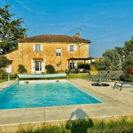 Grand maison à la campagne avec piscine et terrain de pétanque、Marthonのホテル