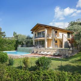 Villa Loncrino Entire Private Villa, hotel in Torri del Benaco