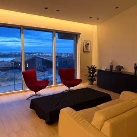 Modern Family Home in Garðabær near Reykjavík, hotel a Garðabær