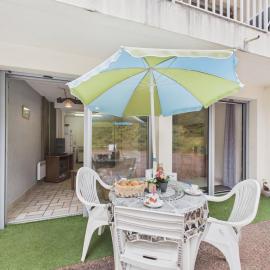 Plage à pied, appart pour 4 avec terrasse, hotel in Jard-sur-Mer
