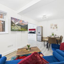 Ireton Park by Harrier Heights Stays - Market Harborough - 4 Bed - 2 Bath - Parking