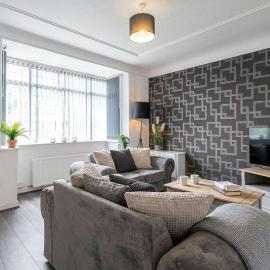 Spacious & Bright 3 Bedroom House in St Helens