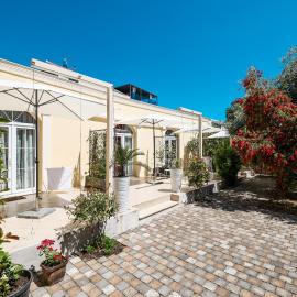Guesthouse Villa Maggie by Adex travel, hotel in Zadar