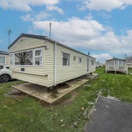 Lovely 6 Berth Caravan At Seawick Holiday Park, Essex Ref 27005Mv, hotel in Clacton-on-Sea