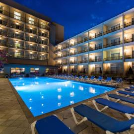 Coast Capri Hotel, מלון בקלונה