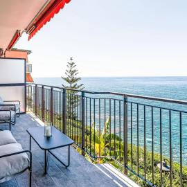 Apartment Feet in the Sea by Interhome, khách sạn ở Ospedaletti