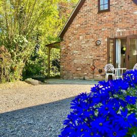Tadpole Cottage by inspirestays-com