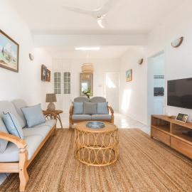 Quaint 1st floor beach apt in a fishing village