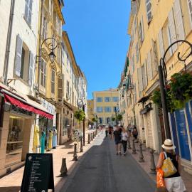 Charmant T2 climatisé au cœur du Vieil Antibes