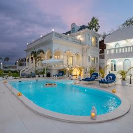 StayVista at Tara Villa with Pool and Jacuzzi